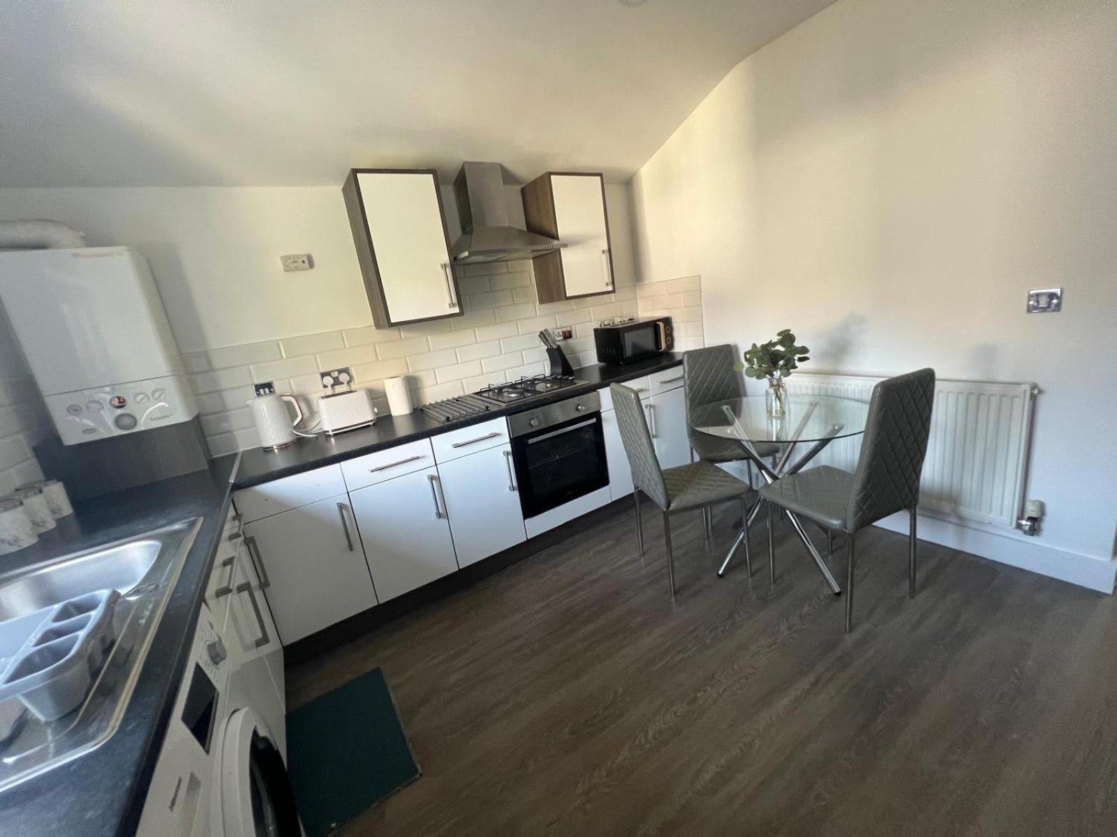 City Centre Location! For Business And Leisure! 5/6 Guests Cardiff Bagian luar foto